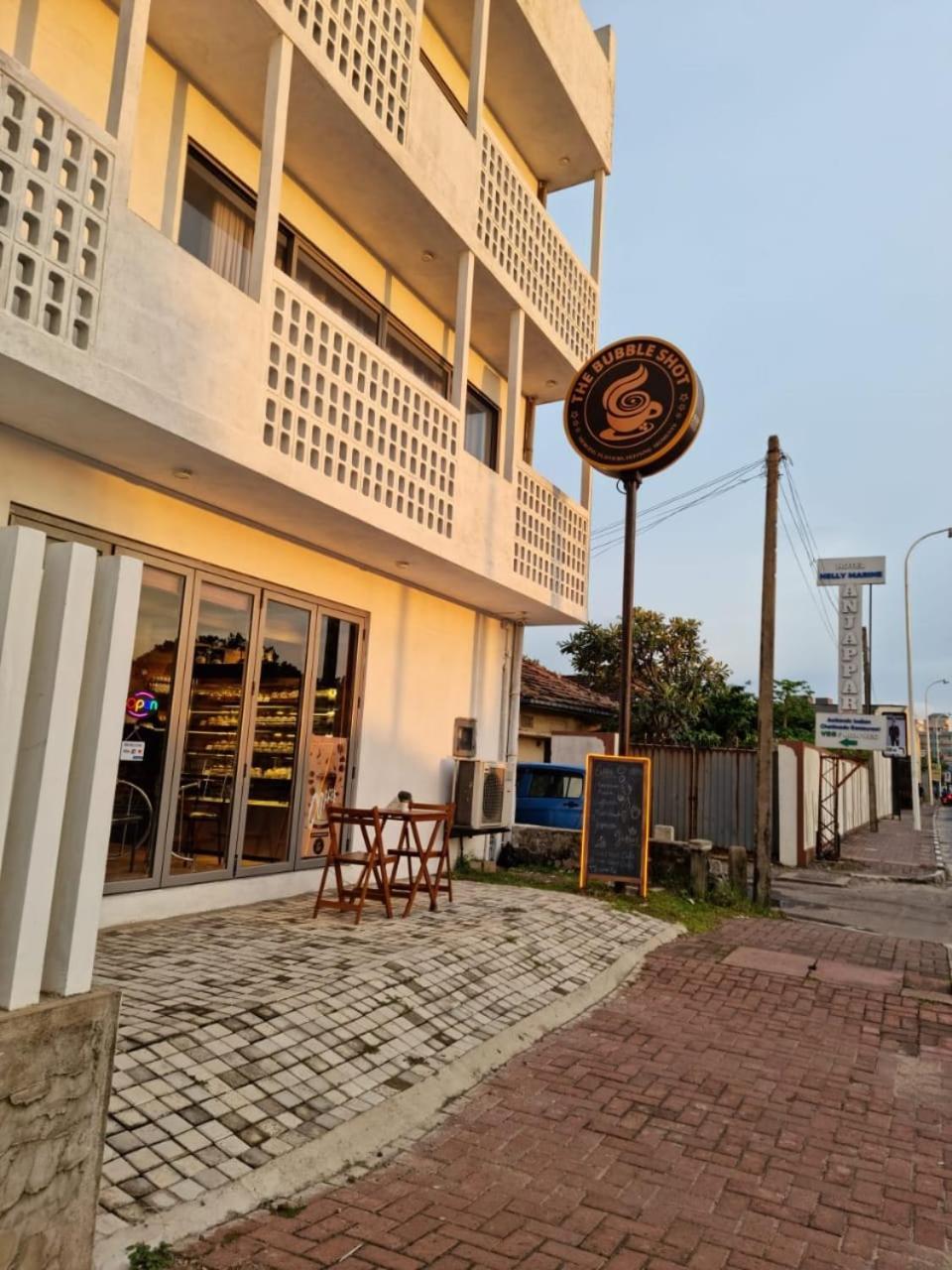 Four Petals Inn โคลอมโบ ภายนอก รูปภาพ