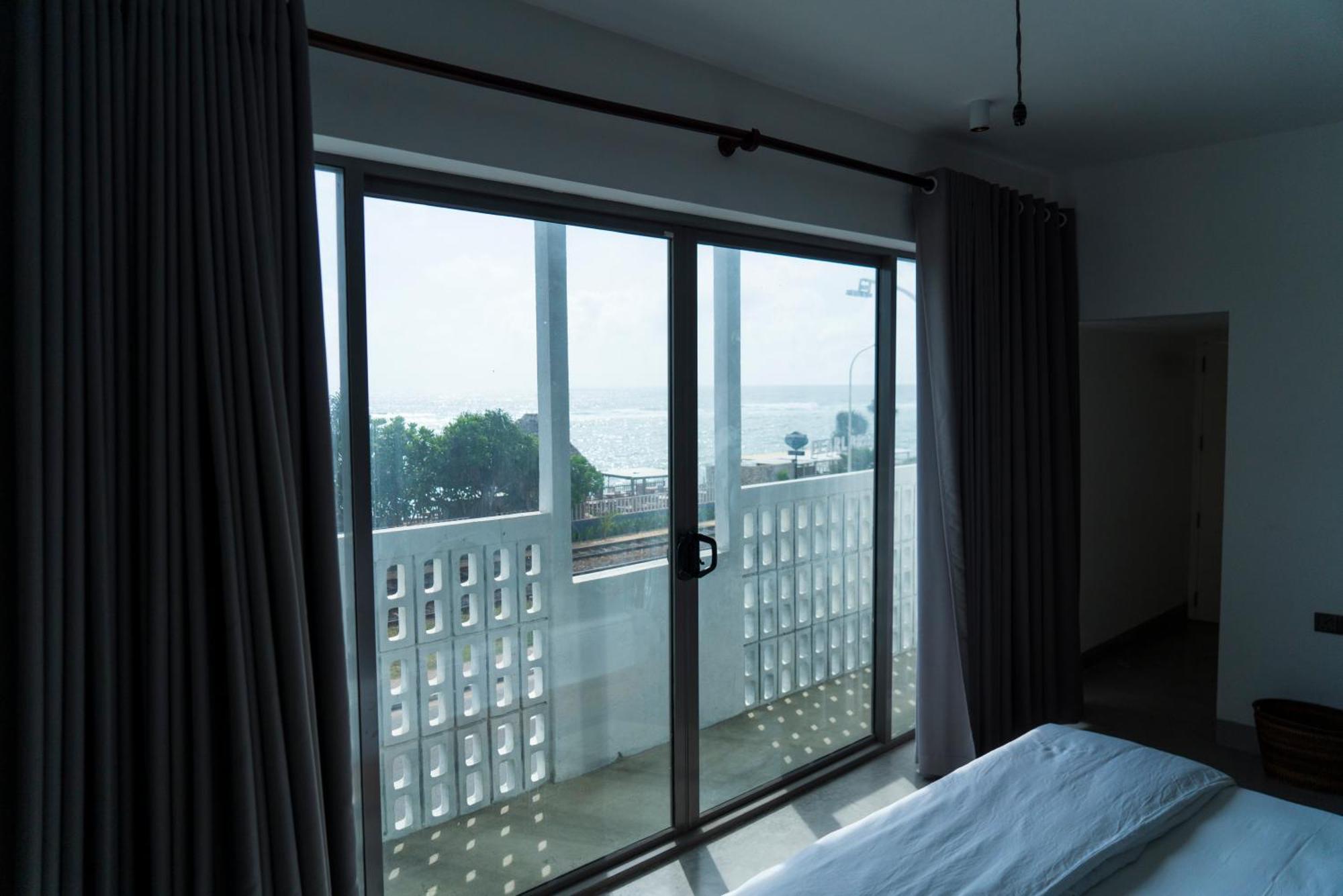 Four Petals Inn โคลอมโบ ภายนอก รูปภาพ