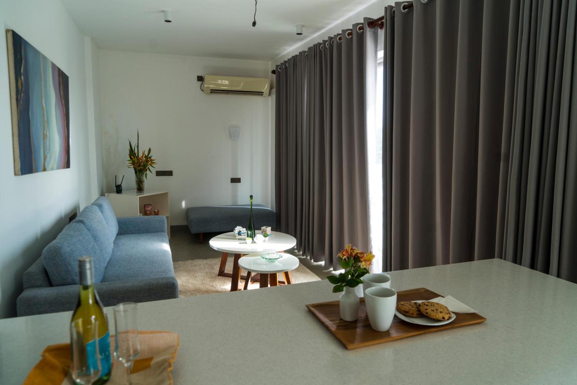 Four Petals Inn โคลอมโบ ภายนอก รูปภาพ