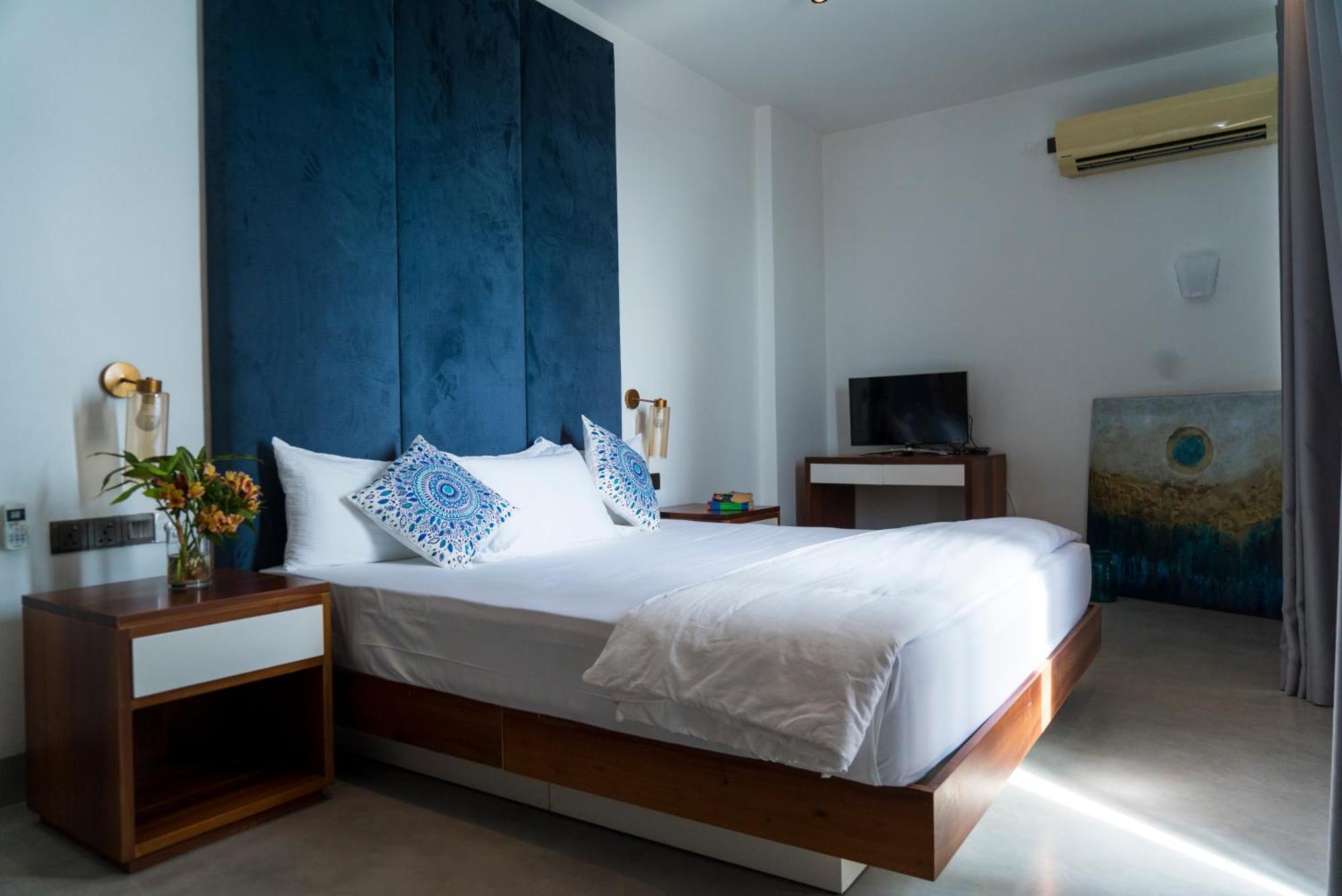 Four Petals Inn โคลอมโบ ภายนอก รูปภาพ