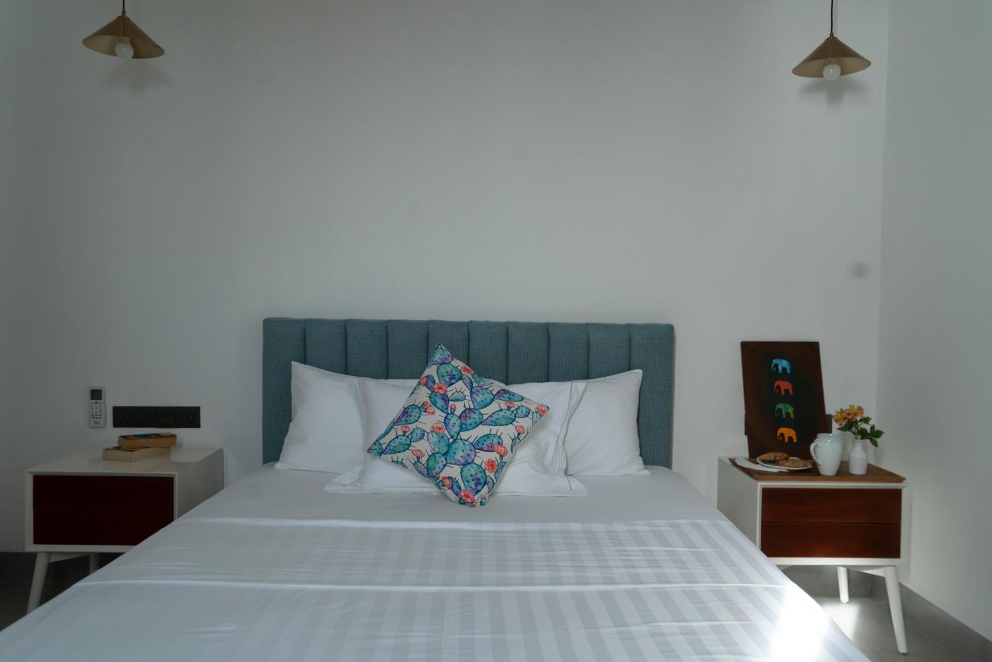 Four Petals Inn โคลอมโบ ภายนอก รูปภาพ