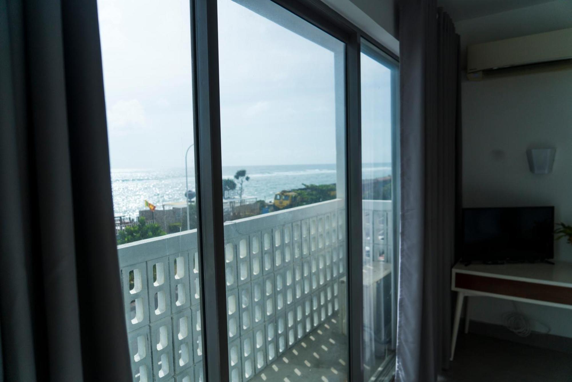 Four Petals Inn โคลอมโบ ภายนอก รูปภาพ