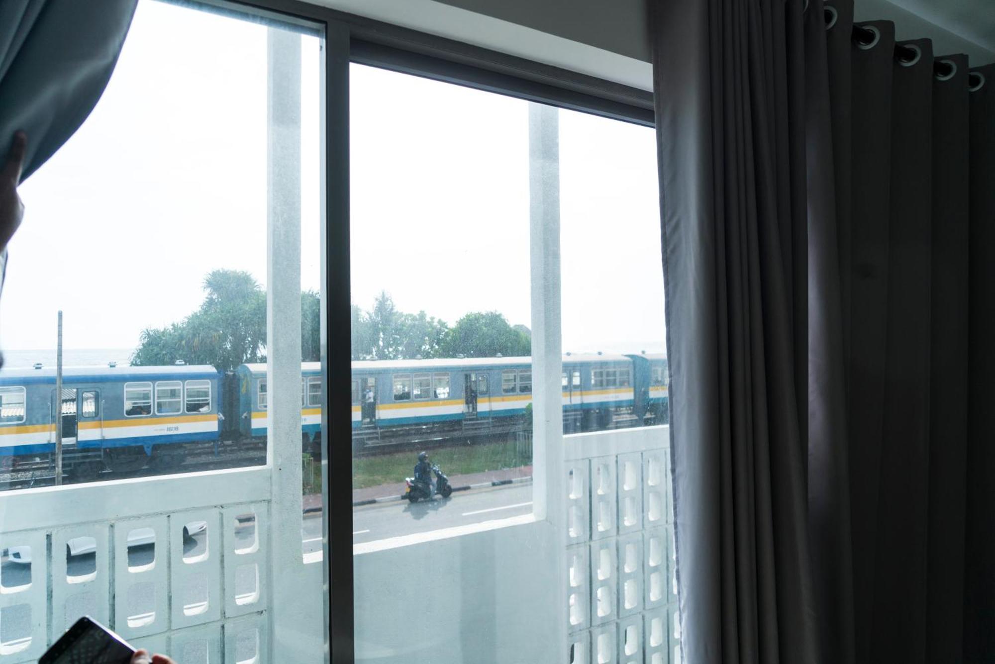 Four Petals Inn โคลอมโบ ภายนอก รูปภาพ