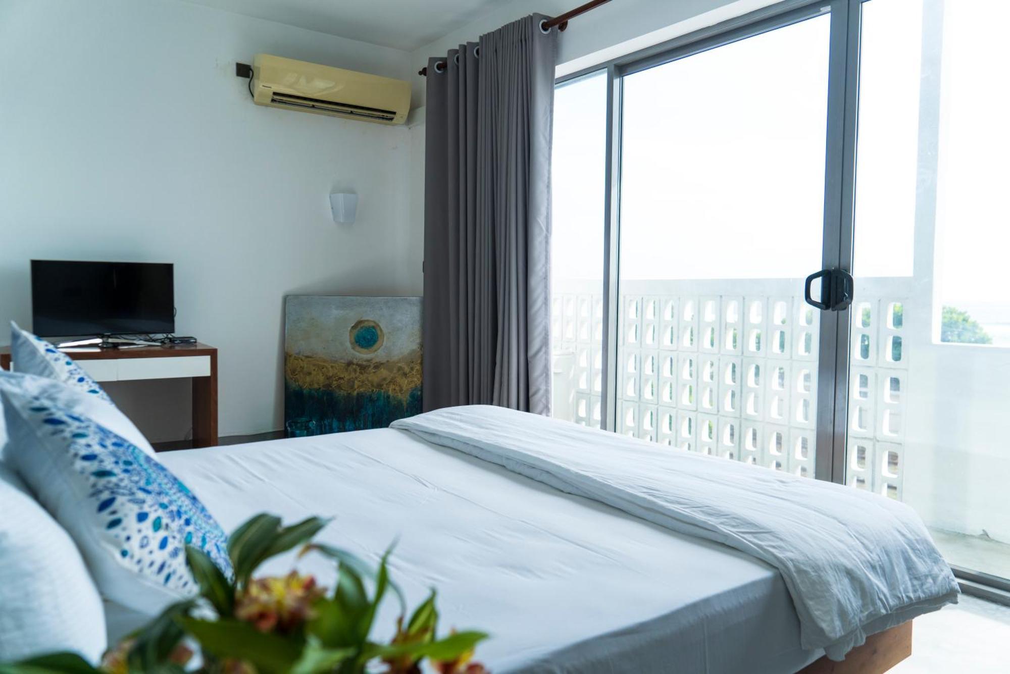 Four Petals Inn โคลอมโบ ภายนอก รูปภาพ