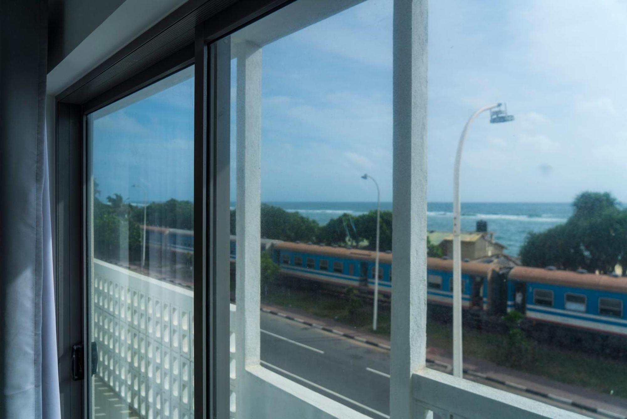 Four Petals Inn โคลอมโบ ภายนอก รูปภาพ