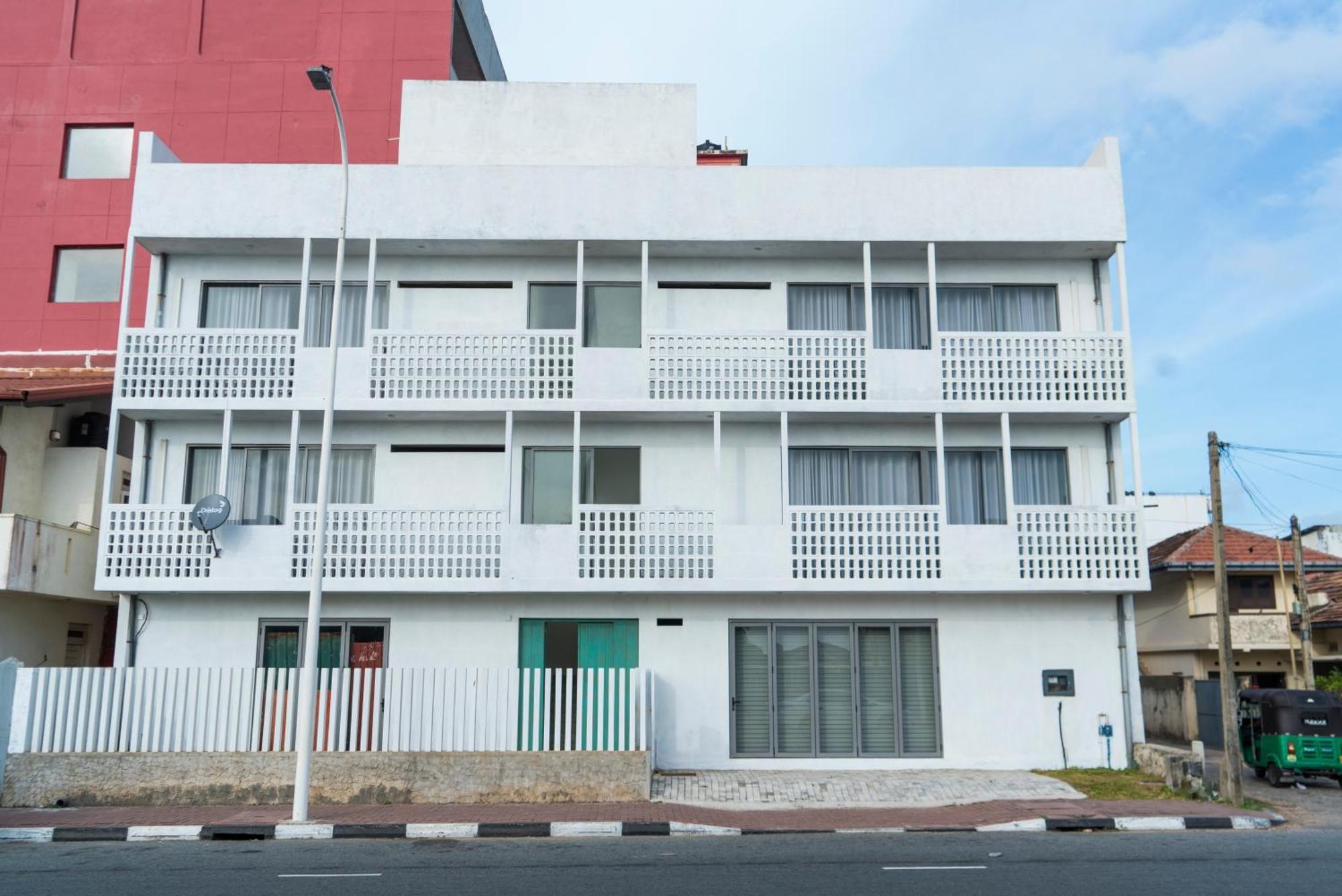 Four Petals Inn โคลอมโบ ภายนอก รูปภาพ