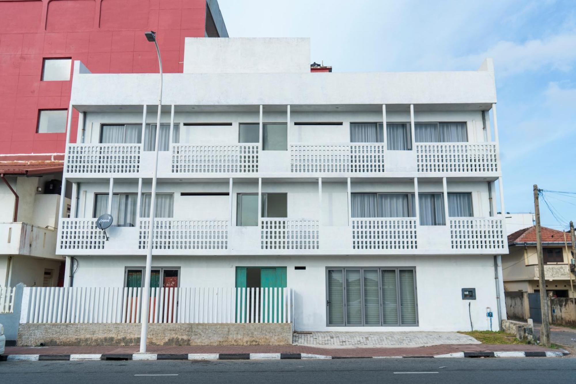 Four Petals Inn โคลอมโบ ภายนอก รูปภาพ