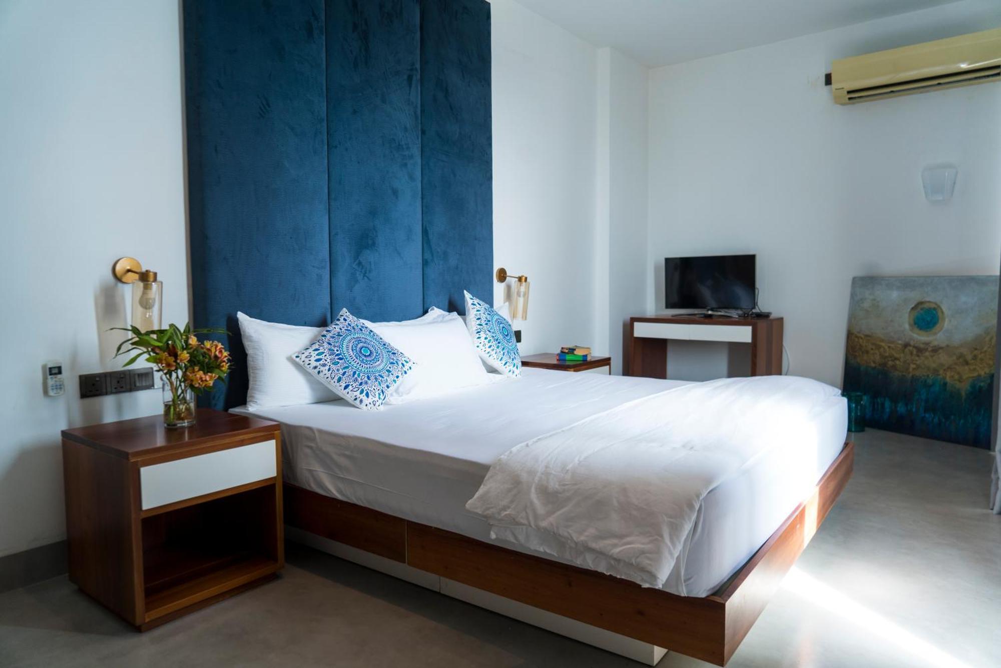 Four Petals Inn โคลอมโบ ภายนอก รูปภาพ