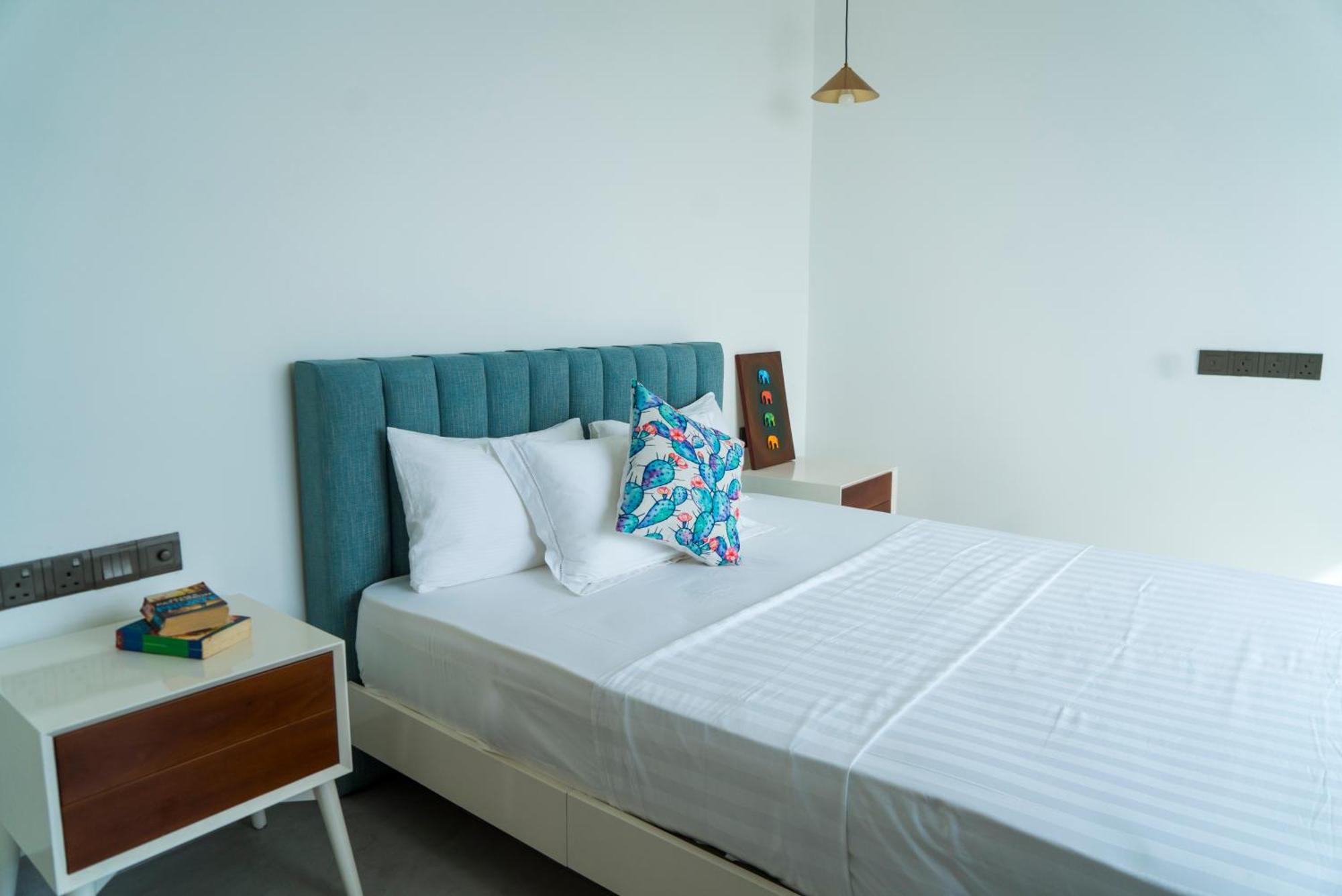 Four Petals Inn โคลอมโบ ภายนอก รูปภาพ