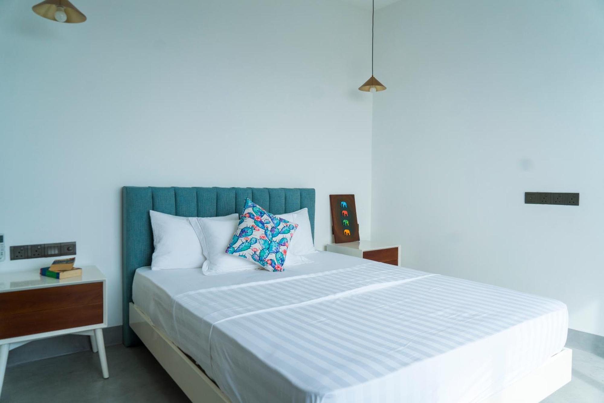 Four Petals Inn โคลอมโบ ภายนอก รูปภาพ
