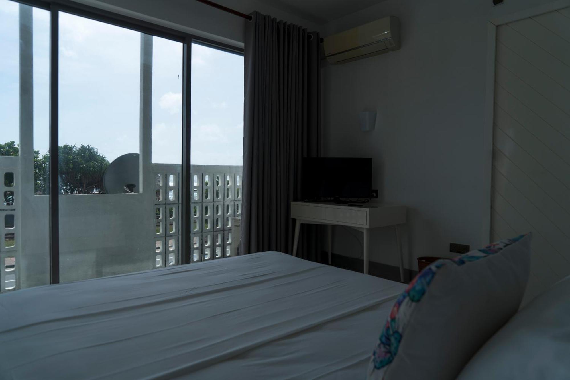 Four Petals Inn โคลอมโบ ภายนอก รูปภาพ