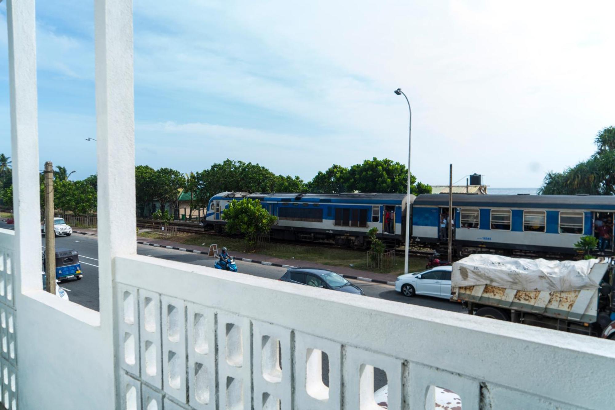Four Petals Inn โคลอมโบ ภายนอก รูปภาพ